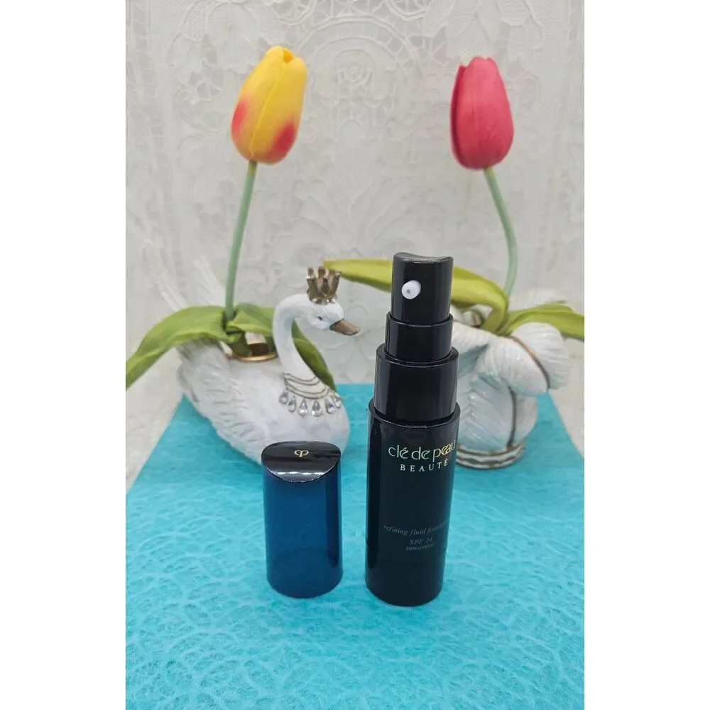 Cle de Peau Beaute Refining Fluid Foundation B10 SPF 24 NEW